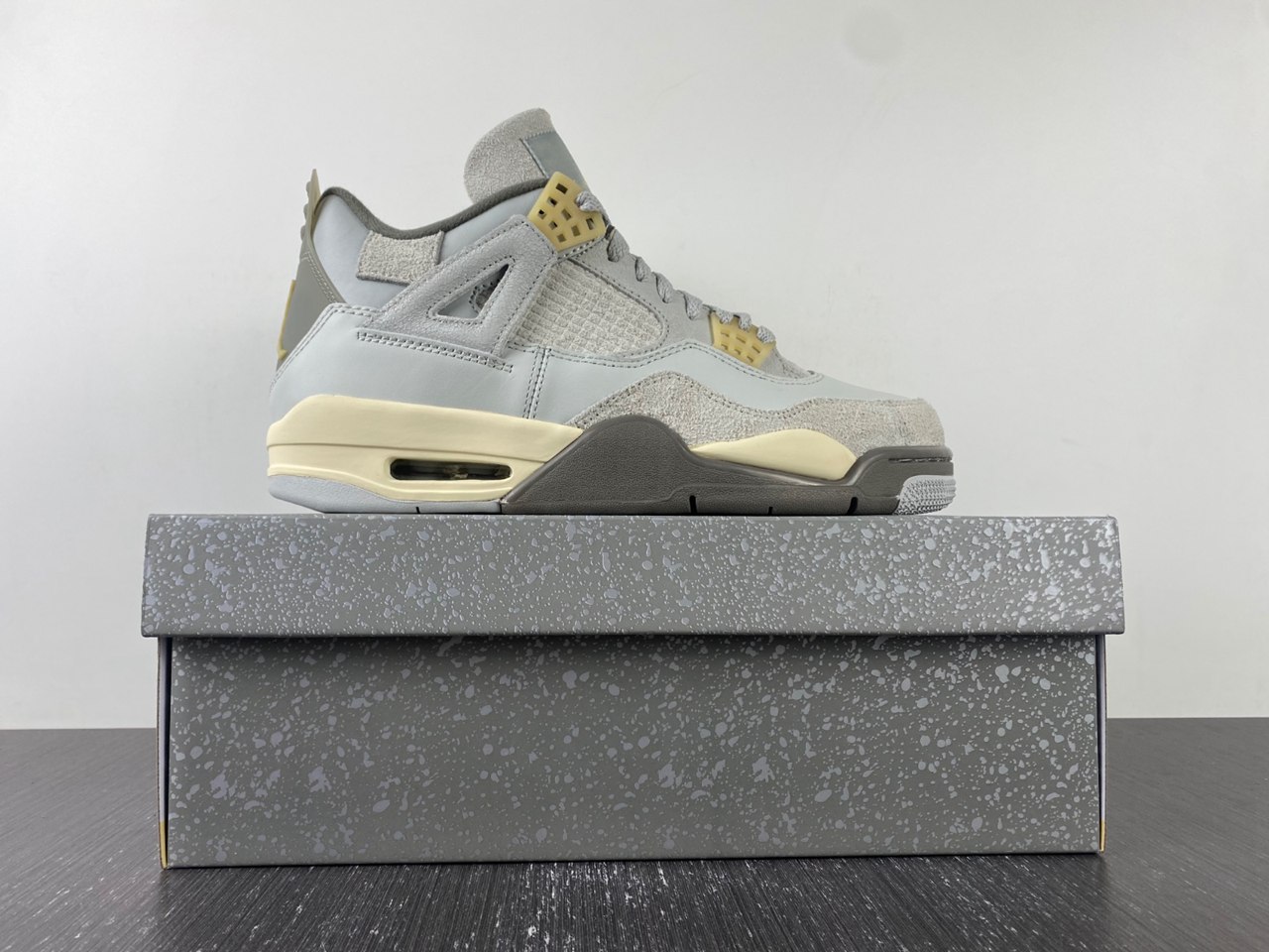 Air Jordan 4 SE Craft ??Photon Dust DV3742-021